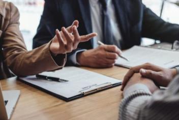 Dùng hợp đồng ủy quyền thay thế hợp đồng chuyển nhượng: Liệu có được không?